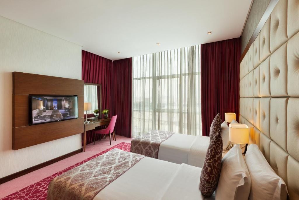 Royal Continental Suites Business Bay - Deluxe Apartments — 2