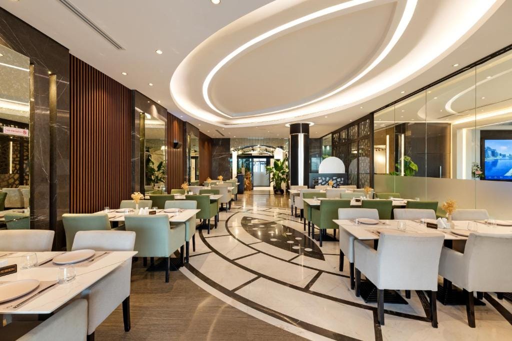Royal Continental Suites Business Bay - Deluxe Apartments — 4
