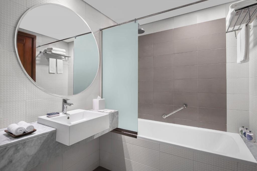 Leva Hotel and Suites, Opposite Downtown — 3