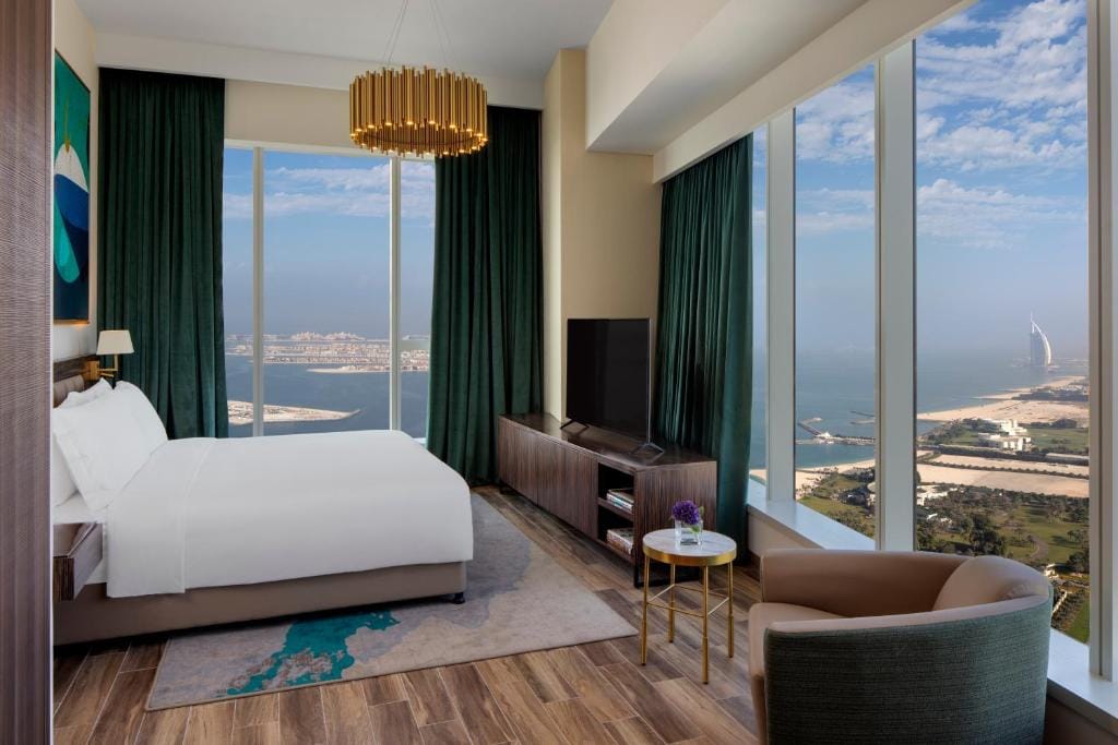 Avani Plus Palm View Dubai Hotel & Suites — 1