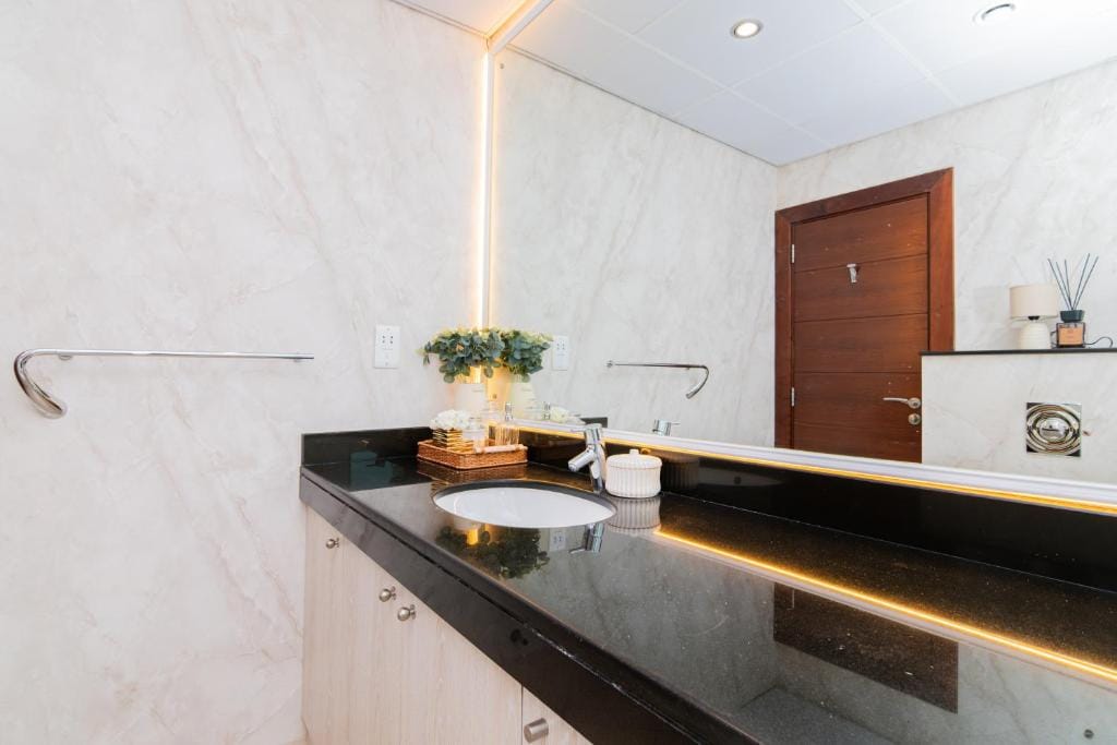 Dubai Marina,JBR -Luxurious 2 BR King Suite — 2