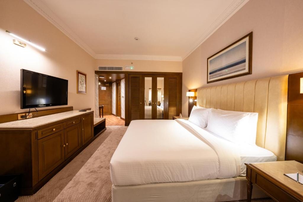 Luxe Avenue Hotel — 2