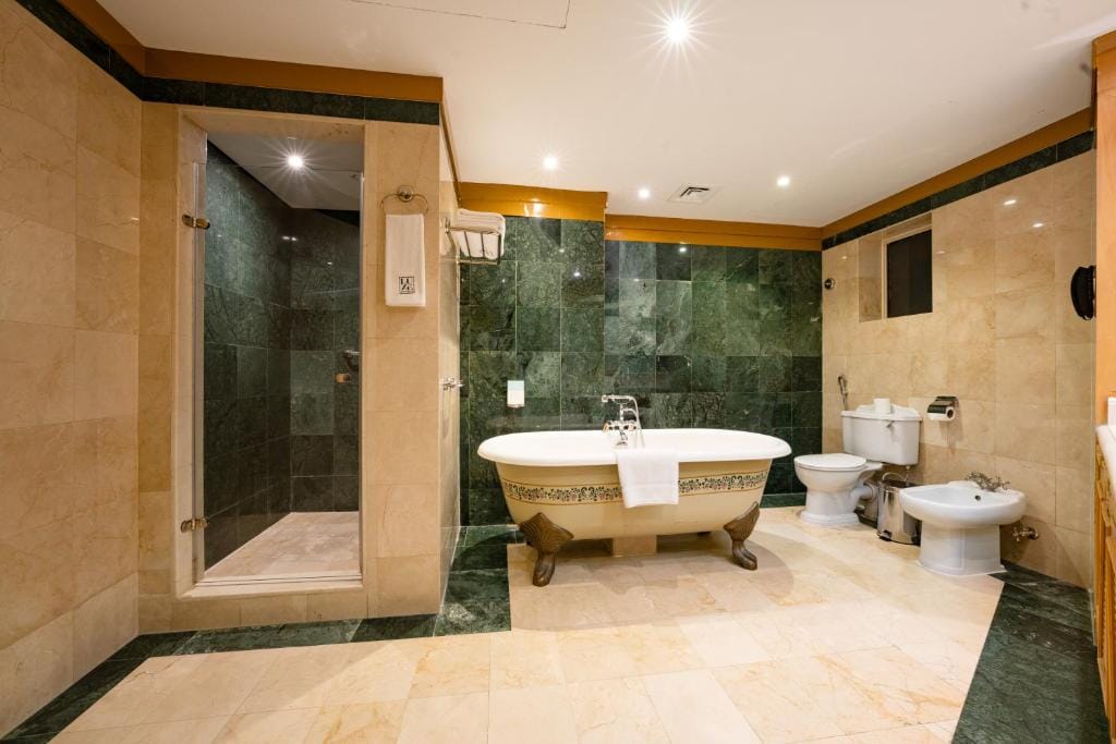 Luxe Avenue Hotel — 3