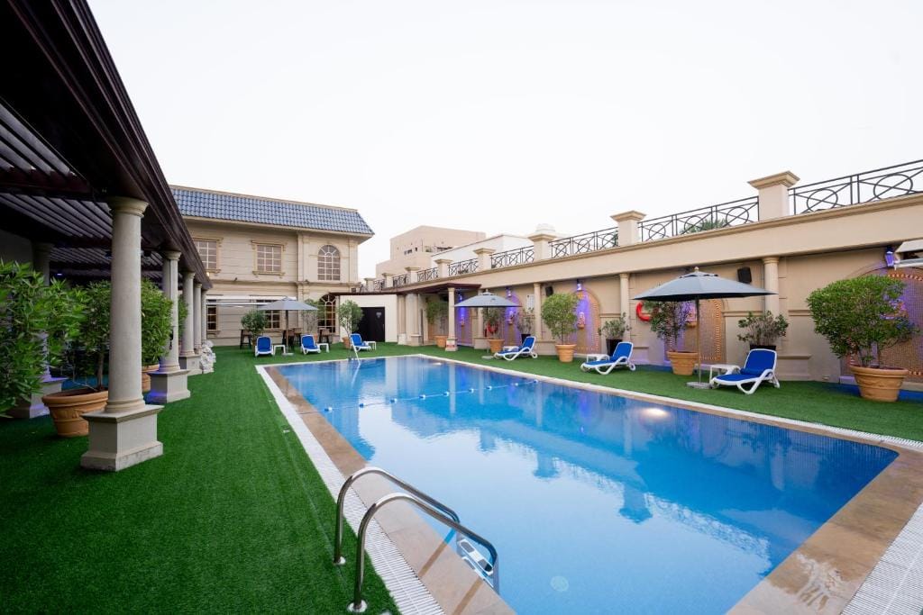Luxe Avenue Hotel — 4