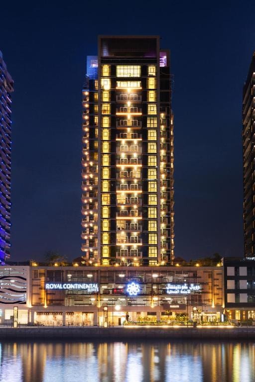 Royal Continental Suites Business Bay - Deluxe Apartments — 1