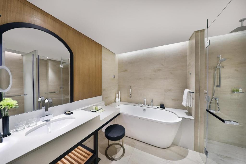 DoubleTree by Hilton Dubai - Business Bay — 3