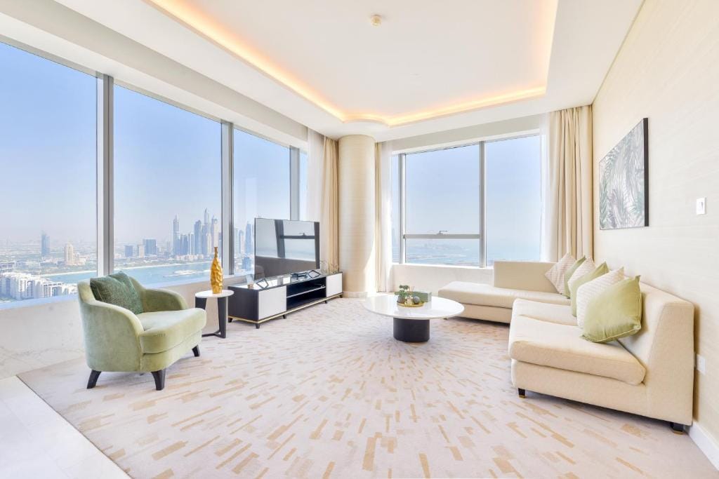Ultra Luxury Palm Tower with Shared Hotel Facilities — 3