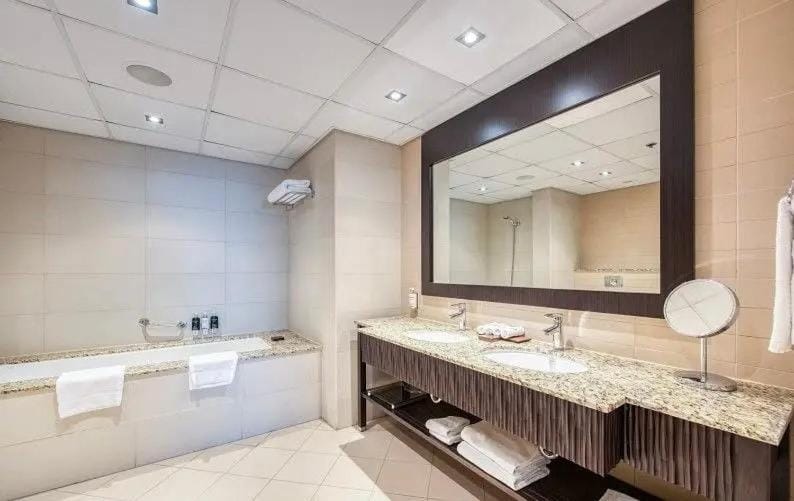 Luxury Holiday Home, Spacious 1 bedroom, Burj Alarab full ocean view, located in Anantara the palm, Palm Jumeirah, Dubai — 3