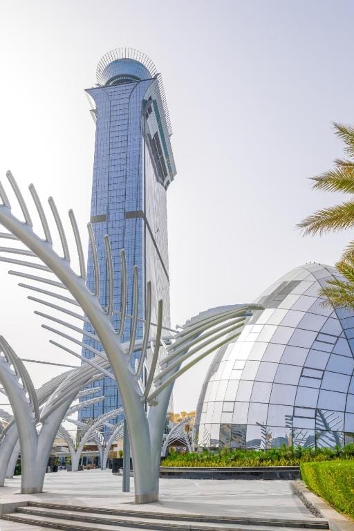 Ultra Luxury Palm Tower with Shared Hotel Facilities — 1