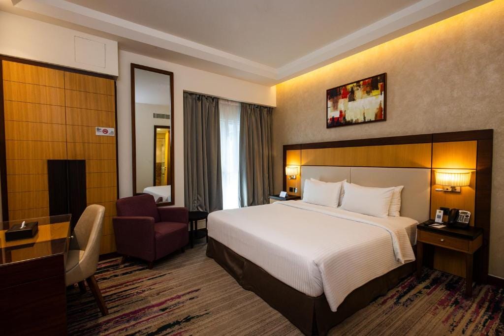 Golden Tulip Media Hotel — 2