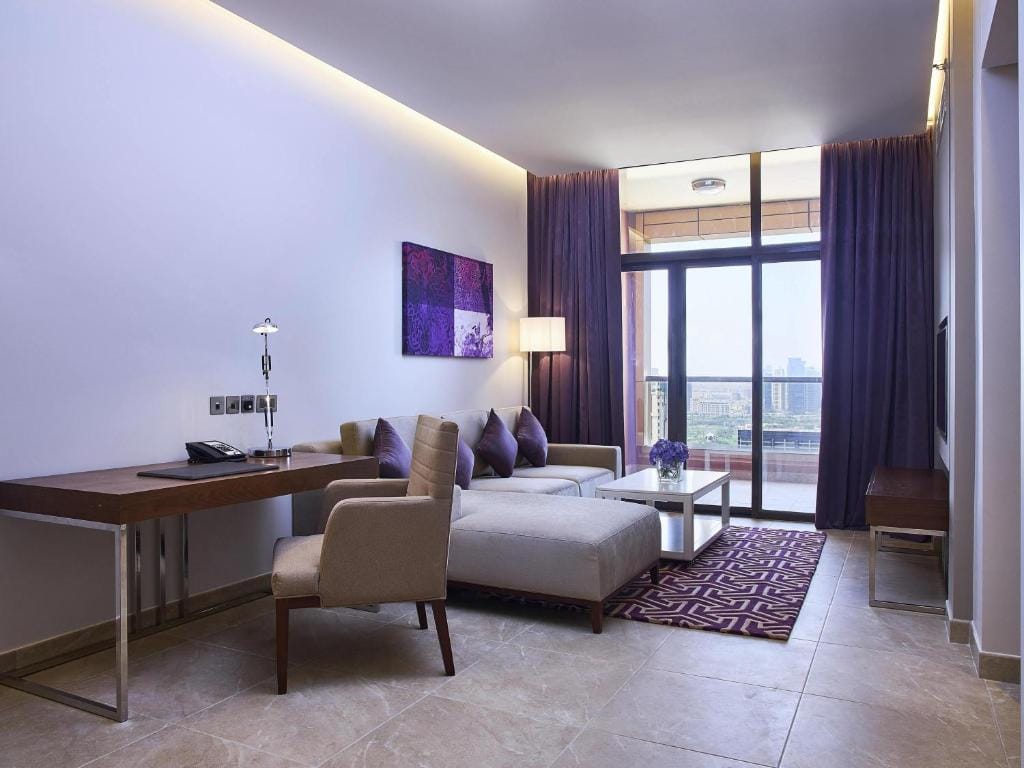 Mercure Dubai Barsha Heights Hotel Suites And Apartments — 2