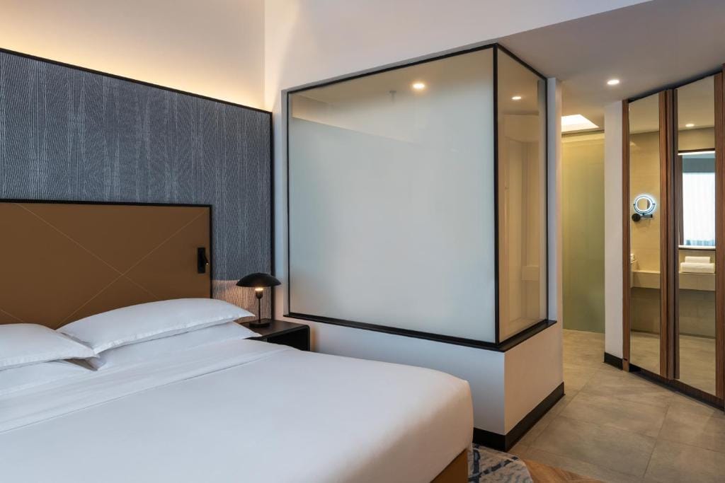 Sheraton Mall of the Emirates Hotel, Dubai — 5